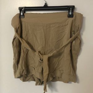 Khaki soft shorts with belt